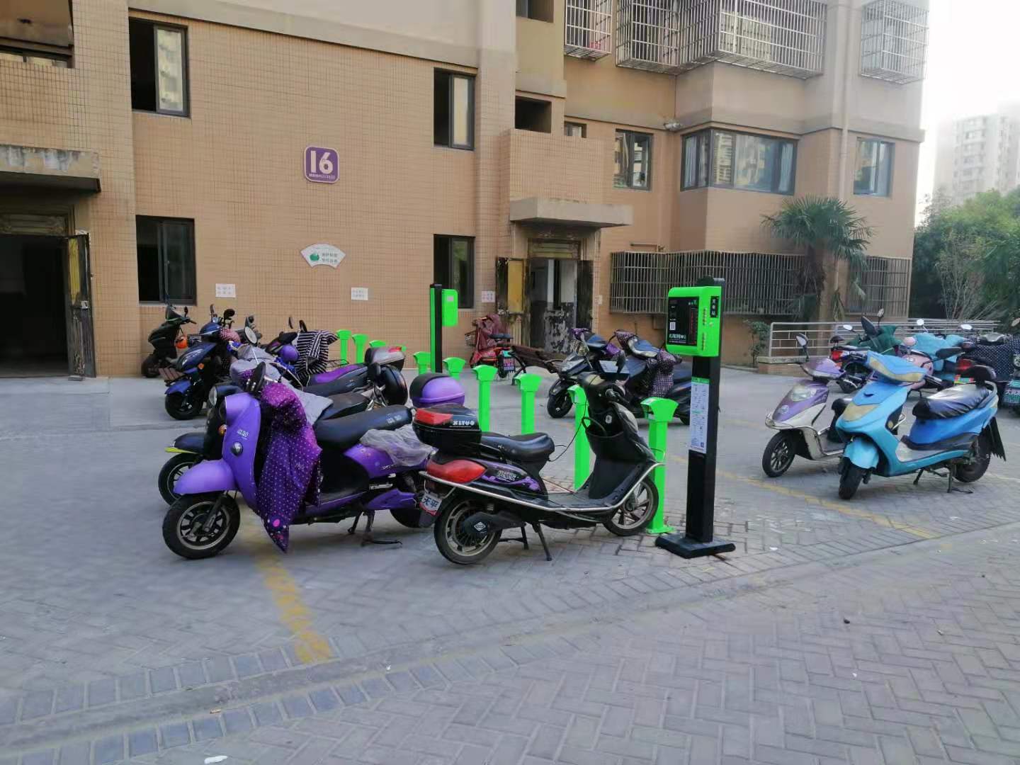 室外充电桩